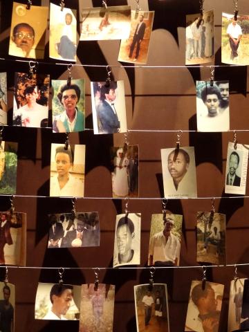 Photographies des victimes du génocide - Genocide Memorial Centre - Kigali - Rwanda- © Adam Jones, Ph.D.