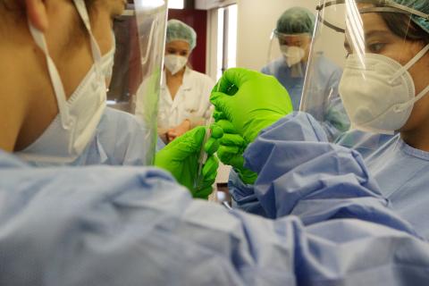 Formation par la simulation au geste de prélèvement nasopharyngé 