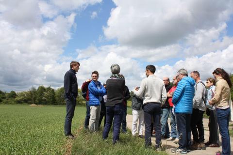 Des chercheurs et chercheuses sur le terrain dans le cadre du VivAgriLab.